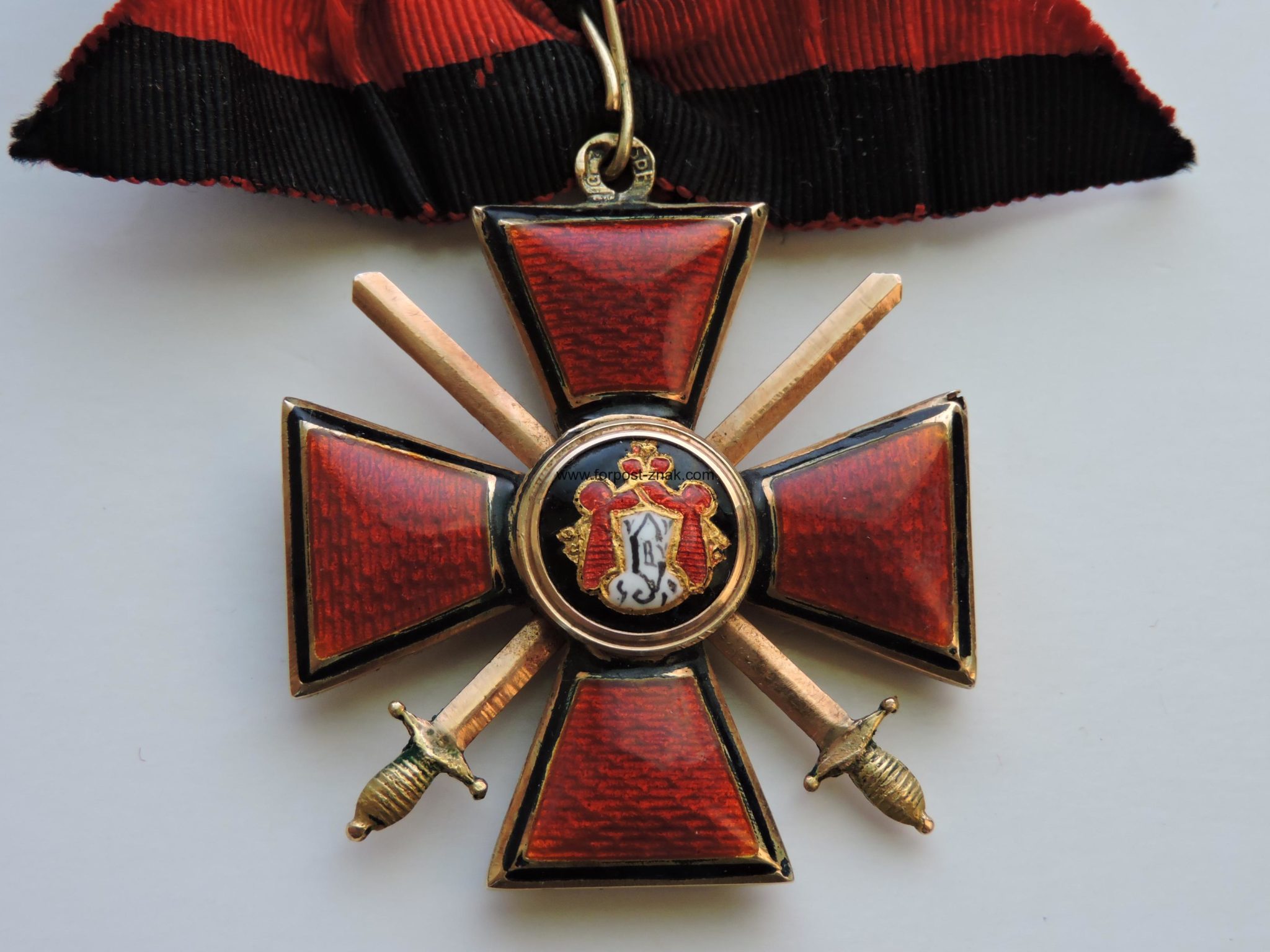 Знак ордена Святого равноапостольного князя Владимира с мечами 4- степени.